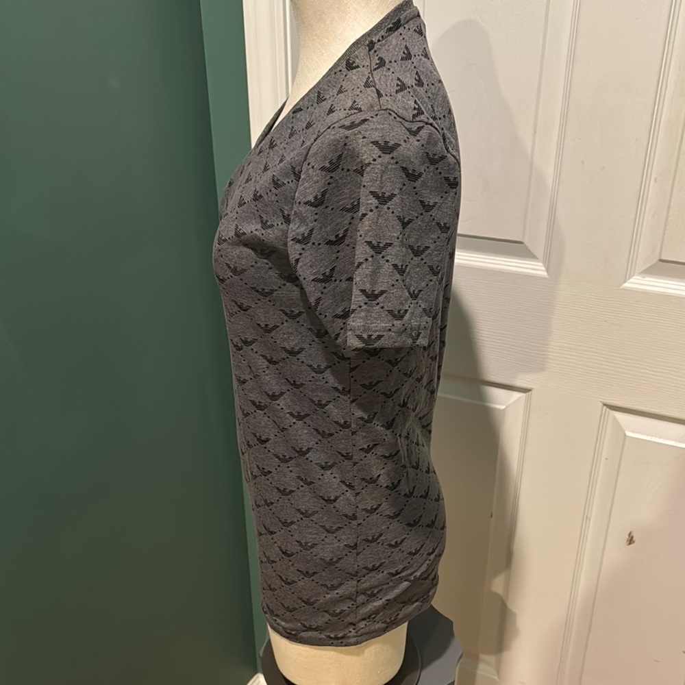 ARMANI Jeans All Over‎ Eagle Print v-neck T-shirt size Small. NWOT - Picture 3 of 6